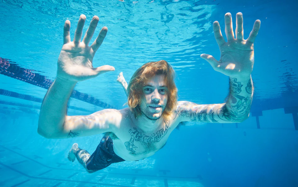 Спенсер Элден с обложки альбома Nevermind подал в суд на Nirvana
