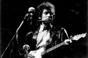 Боб Дилан на фольклорном фестивале в Ньюпорте, 1965 год.